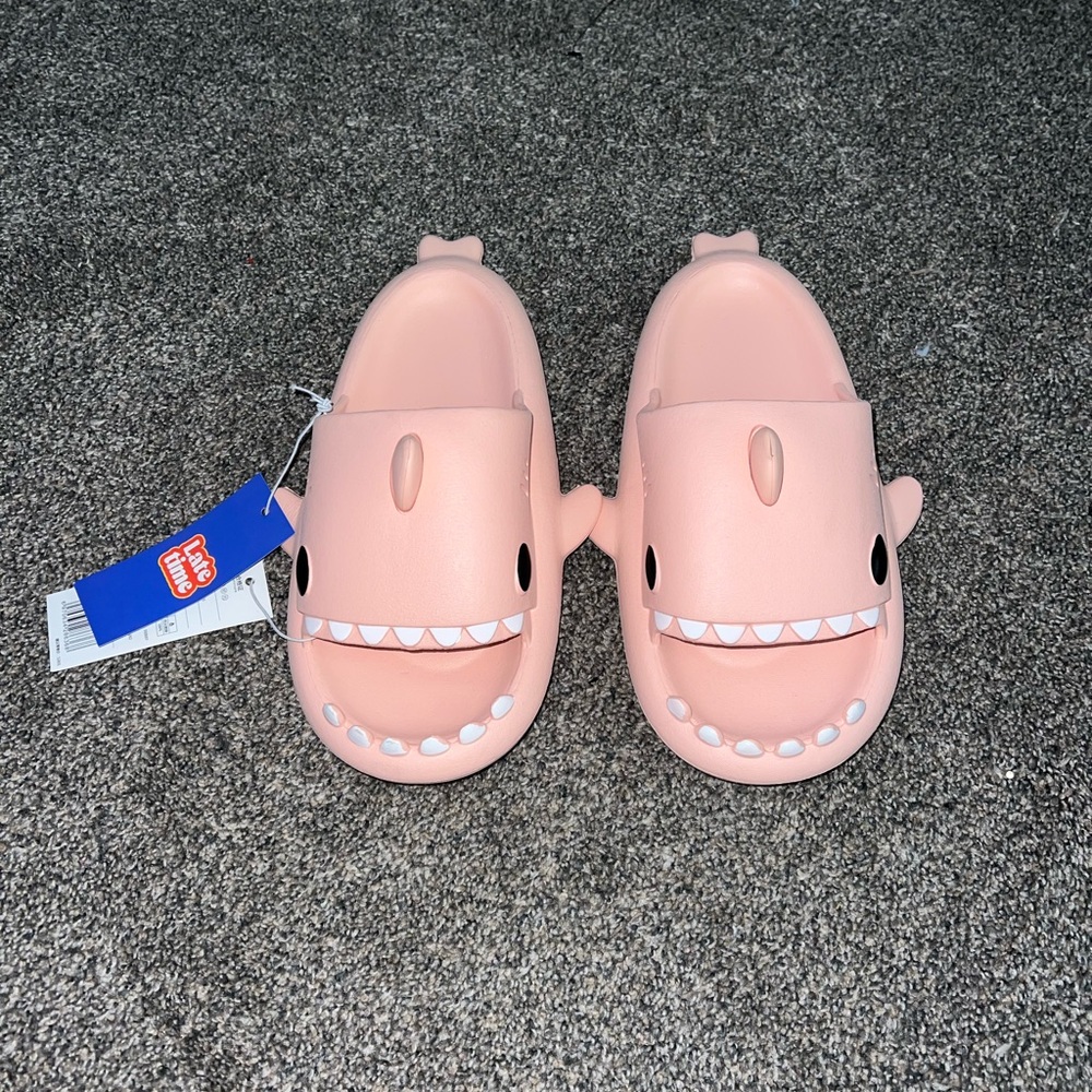 Brand new shark slides, super trendy, and never worn.